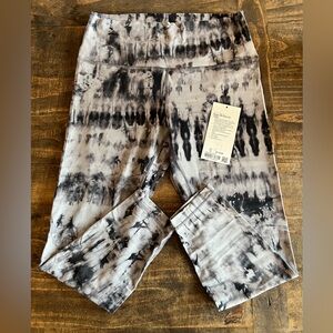 LuLuLemon~ Align HR Pant 25'
*Cool~sz. 12~Diamond Dye